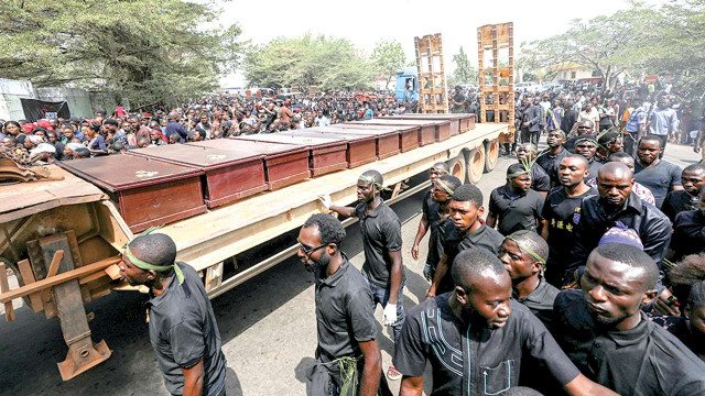 Aggrieved Nigerians on the way to bury their dead in Benue