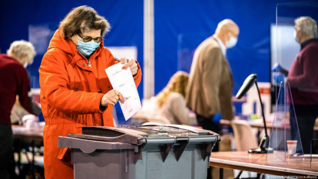 Photo of Dutch voters for EU Parliament