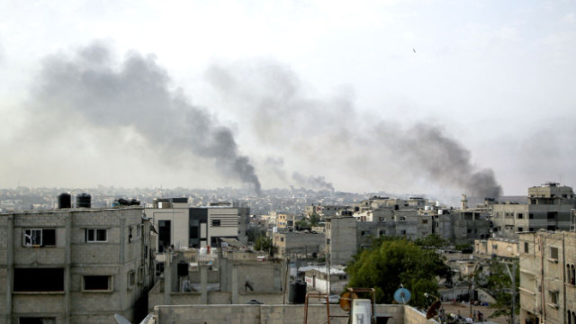 Israeli tanks  moved further into the western part of Rafah
